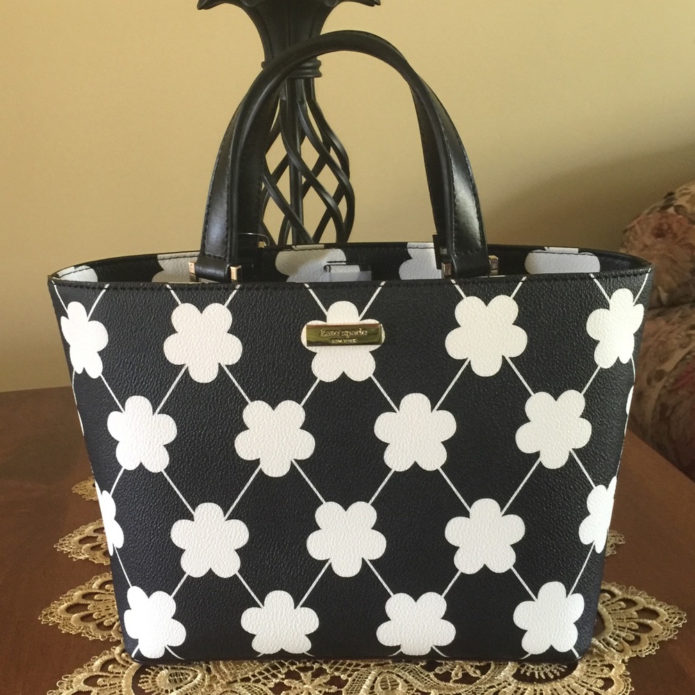 🌺Beautiful kate spade Juno Black/Festive Floral🌺