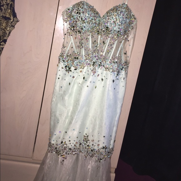Prom/ sweet 16 Dress - Dave and Johnny - Picture 1 of 8