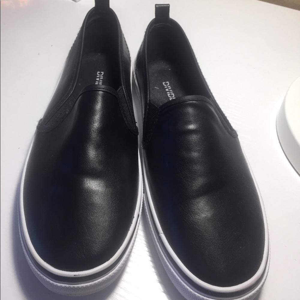 H&M black leather slip-on shoes
