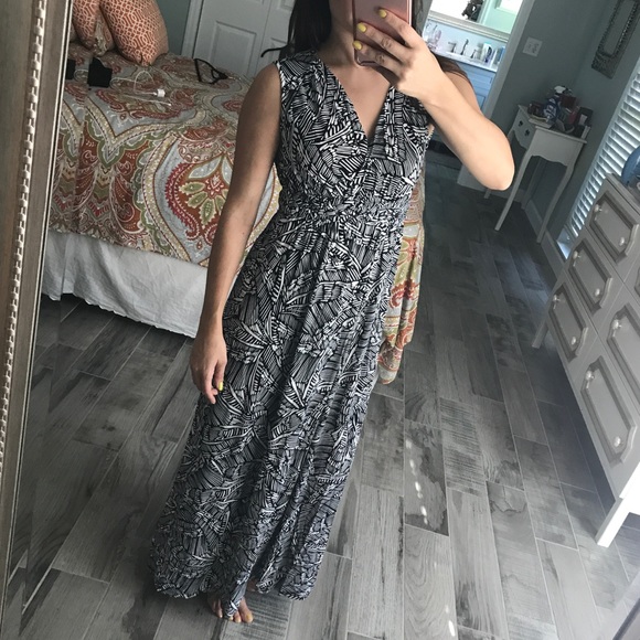 Cable & Gauge Dresses & Skirts - Black and white print maxi Cable & Gauge Dresses & Skirts - Black and white print maxi