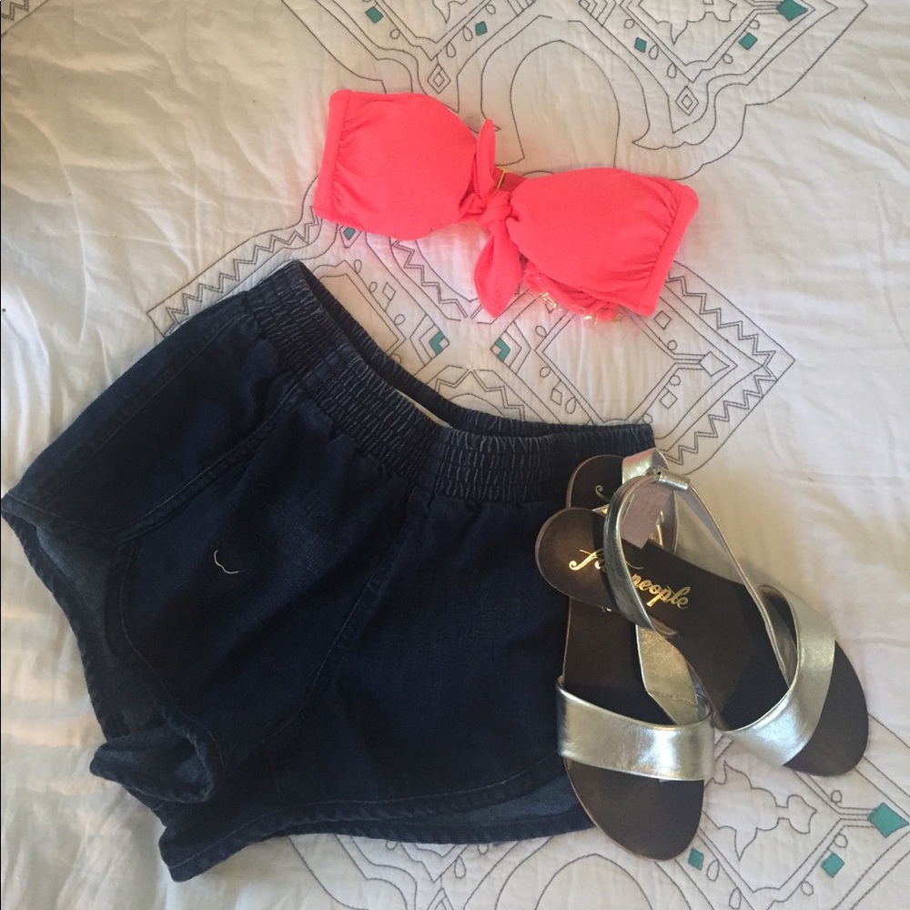 V i c t o r i a’ s  S e c r e t • Bikini top