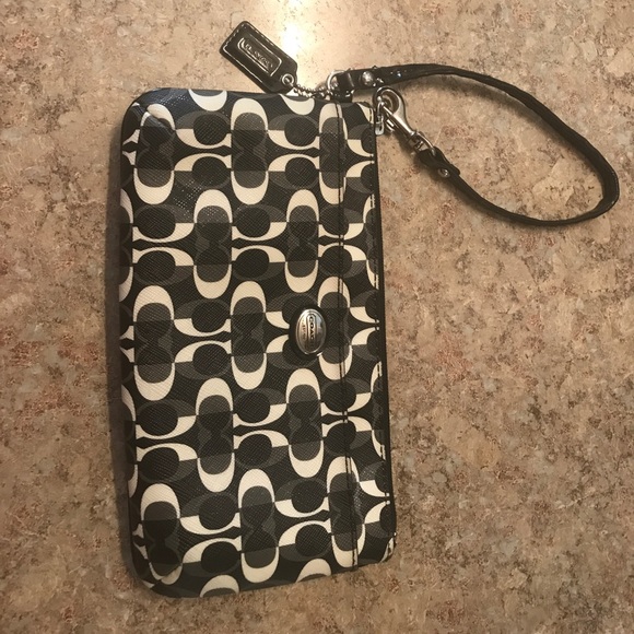 Coach Handbags - Coach wristlet