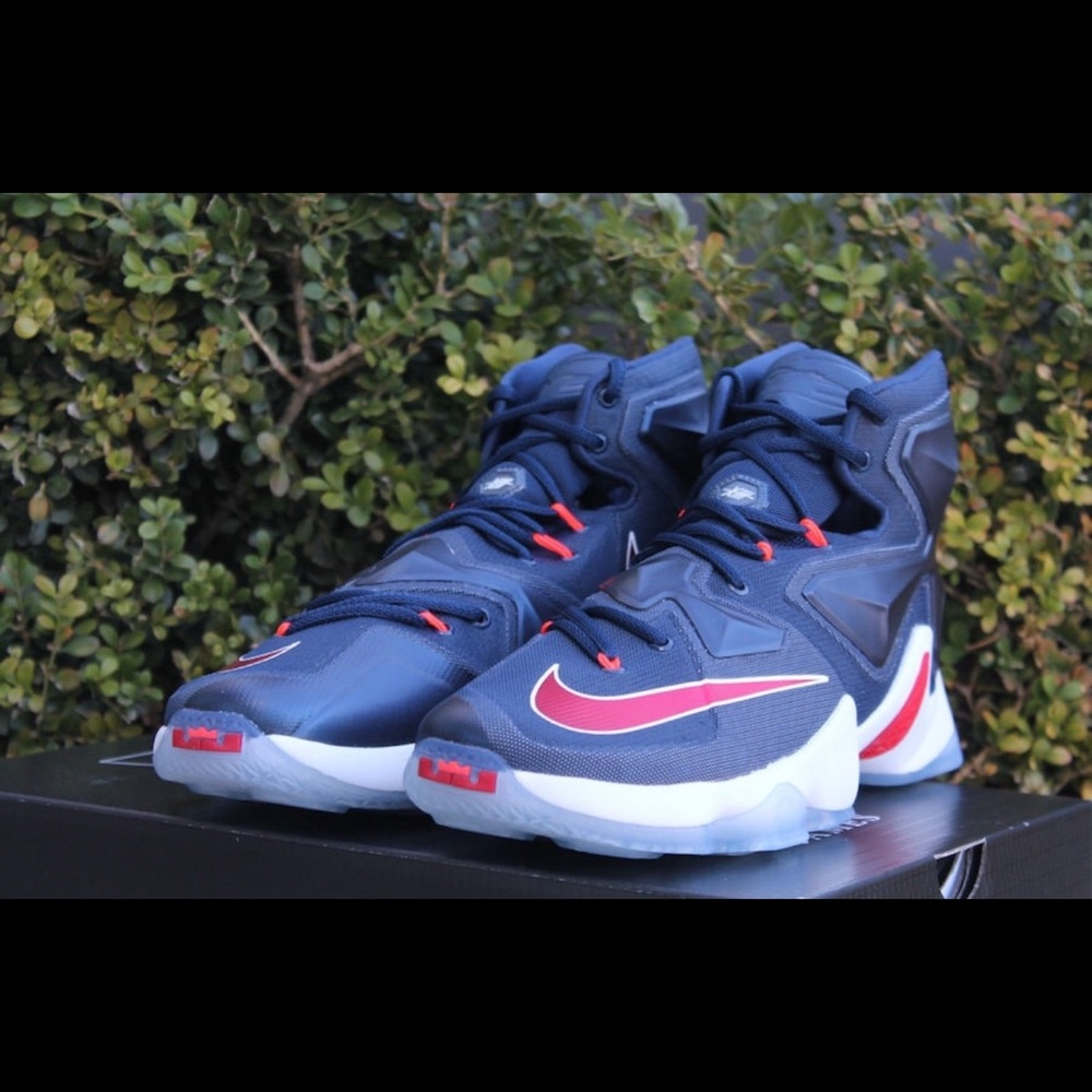 Lebron 13 (USA) Size 12