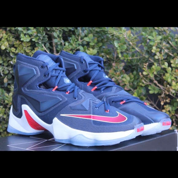 Lebron 13 (USA) Size 12 - Picture 2 of 4