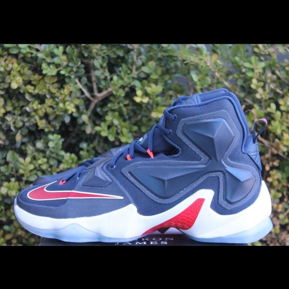 Lebron 13 (USA) Size 12 - Picture 4 of 4