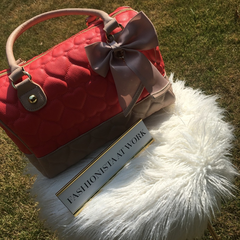 Betsey Johnson coral and tan hand bag