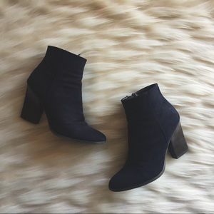 • ANKLE BOOTS •