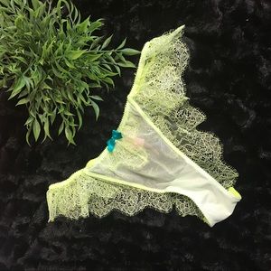 NWT VS Very Sexy lacy low rise Cheekini.