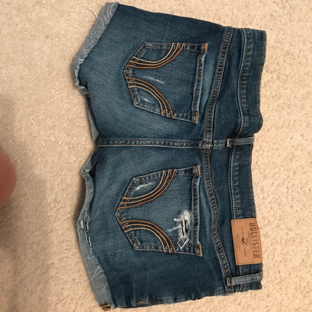 Hollister jean shorts - Picture 2 of 2