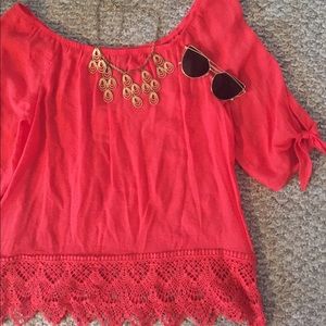 💋NWT off the shoulder lace coral top