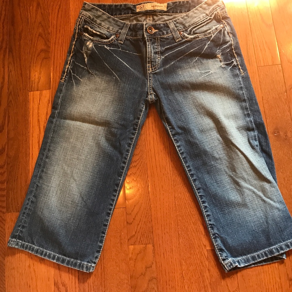 BKE Madison Capri 26