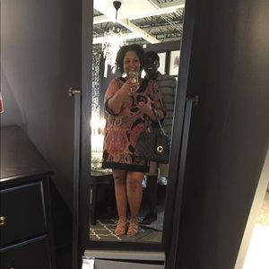 Paisley mod dress with black trim 🌺