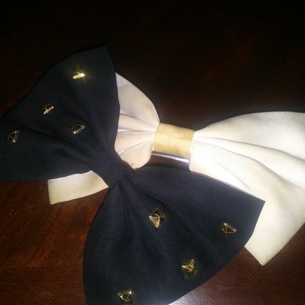 Two hair bows
