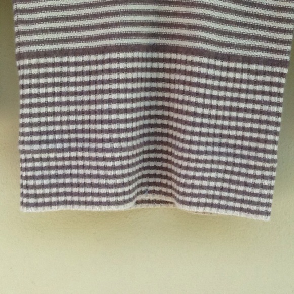 Banana Republic Sweater - Picture 4 of 6