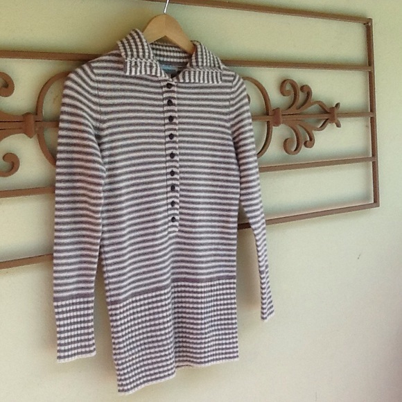 Banana Republic Sweater - Picture 5 of 6