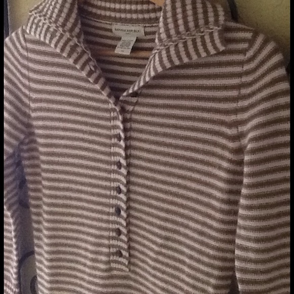 Banana Republic Sweater - Picture 6 of 6