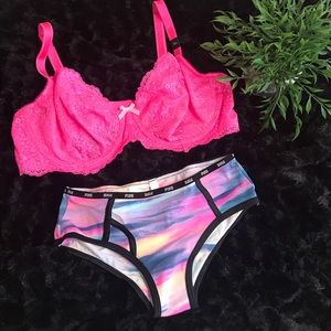 NWT NEVER WORN! VS dream angels Unlined Demi bra💕