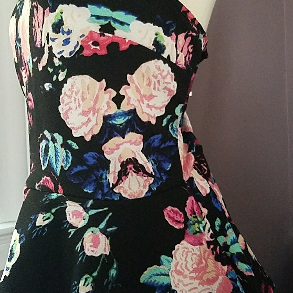 Peplum Floral Razor Back Tank - Picture 2 of 3