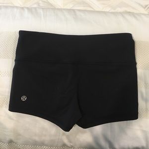 WORN ONCE LULULEMON SPANDEX SHORTS