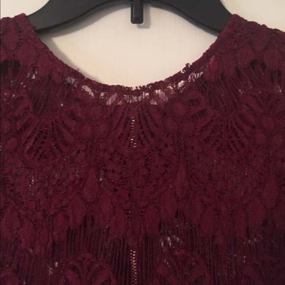 💋Burgundy open back lace short sleeve top - Picture 6 of 6