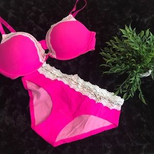 Cute NWT VS hip hugger panty!