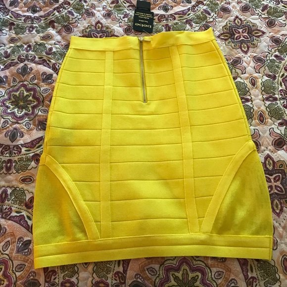 🐯 BEBE Olivia mesh peek a boo skirt - Picture 2 of 2