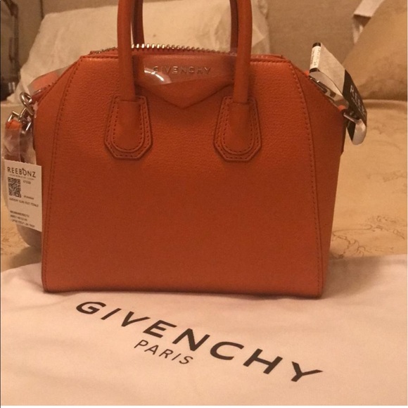 100% AUTHENTIC GIVENCHY MINI ANTIGONA BNWT - Picture 2 of 7