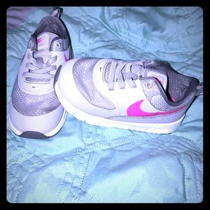 Nike toddler shoes 8C