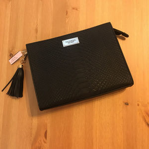 ✨SALE✨ Victoria's Secret Black Snake Skin Clutch