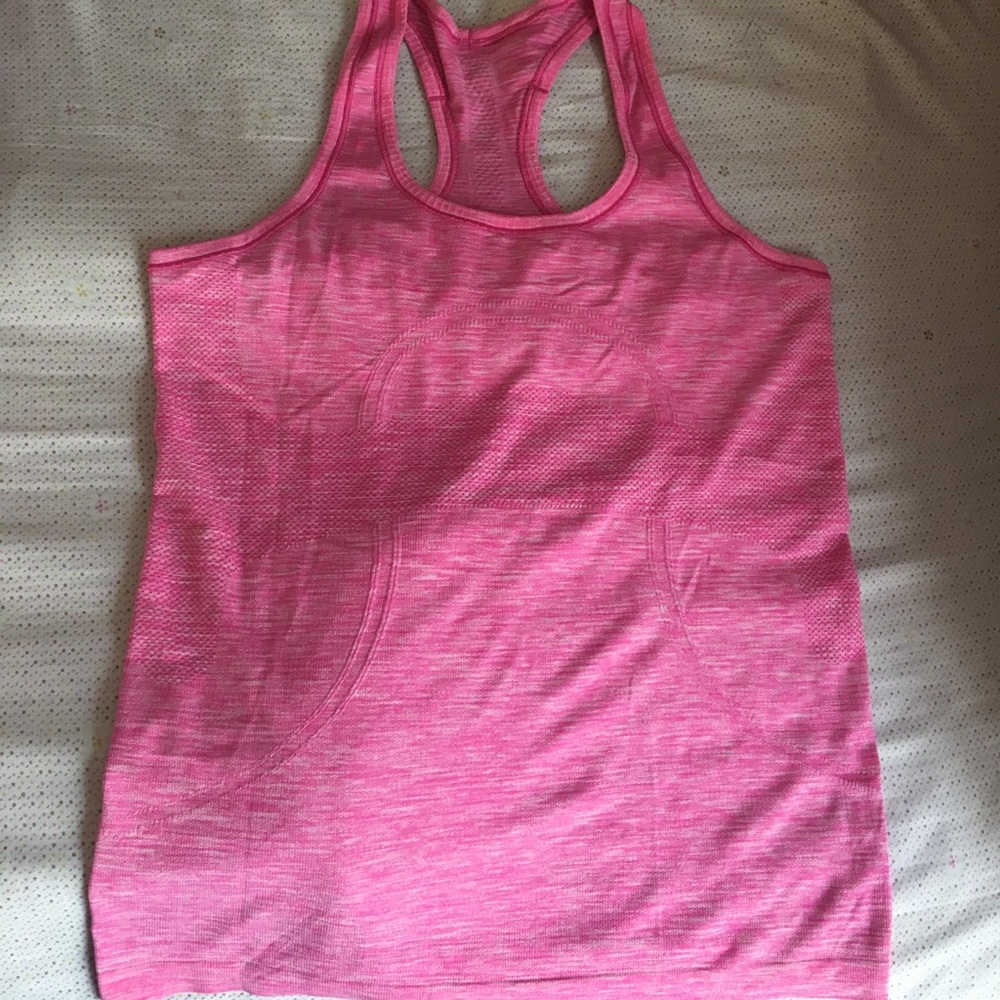 Lululemon bright pink top 🎀