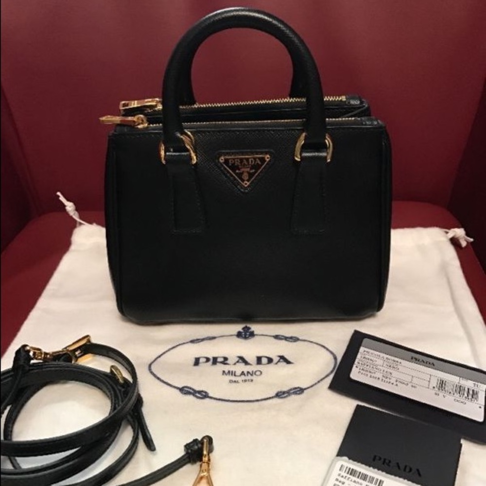 Prada Black Hand Bag brand new !!
