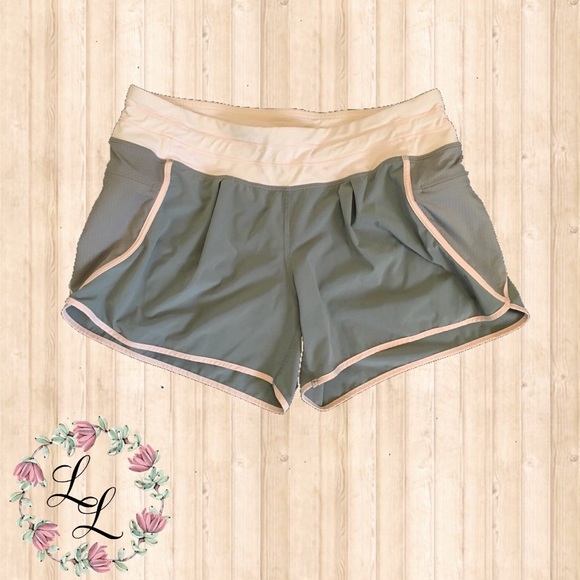 🍋 Lululemon Shorts - Picture 2 of 6