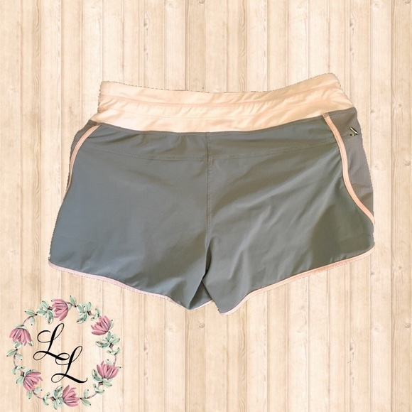 🍋 Lululemon Shorts - Picture 3 of 6