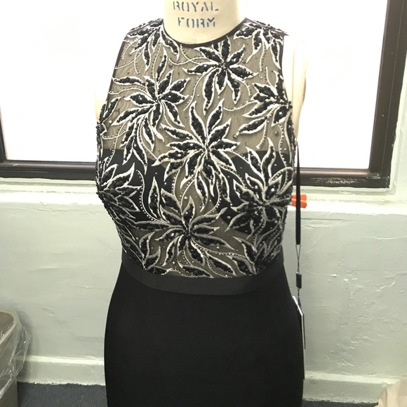 Black gown 17167 - Picture 1 of 4