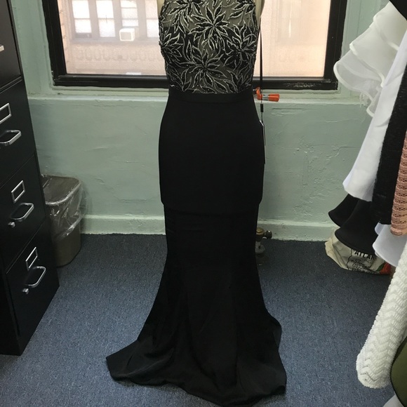 Black gown 17167 - Picture 2 of 4