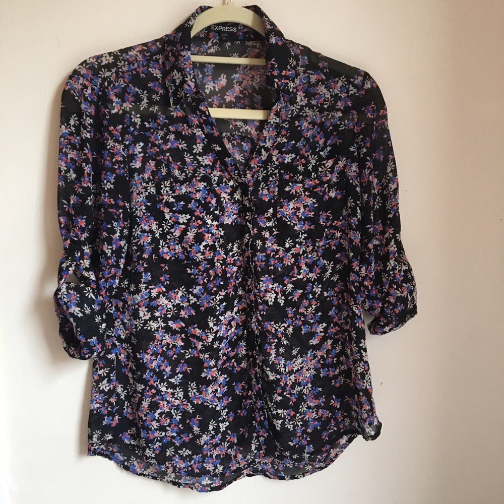 Express Portofino convertible sleeve blouse 🌸