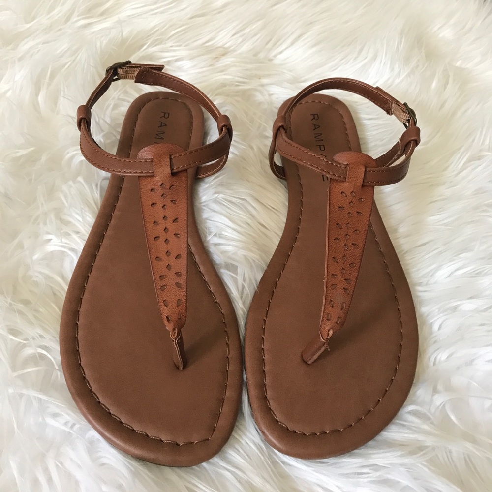 •Thong Sandals•