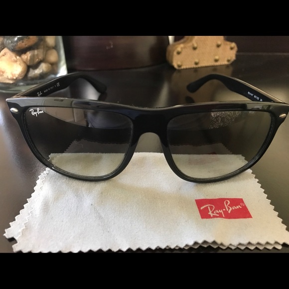 Authentic women\'s ray ban Sunglasses ?