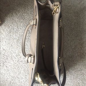 Michael Kors Bags - Michael Kors purse! 👜😍 Michael Kors Bags - Michael Kors purse! 👜😍