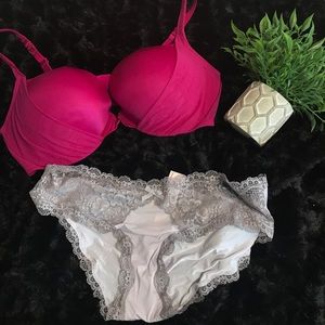 VS LACE AND SATIN Lace bikini NWT