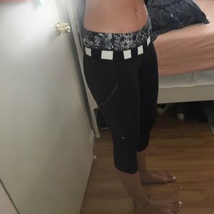 lululemon black speed running crop