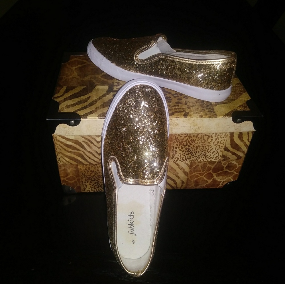 Gold kids slip on