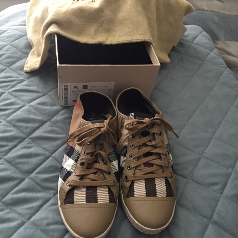 Authentic Burberry Nova Check Trainer/ Sz. 38/8