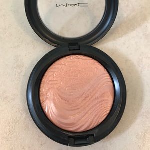 ❗️MAC Extra Dimension Skin Finish❗️