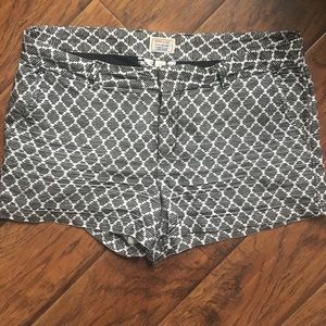 Gap Black and White Shorts- City 3 in. Inseam