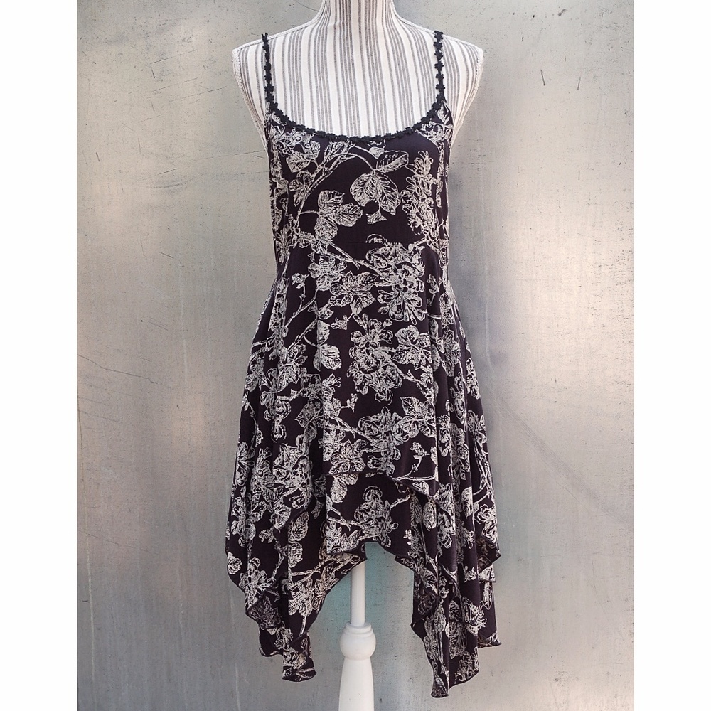 Black & Ivory Flower Print Boho Dress by En Creme