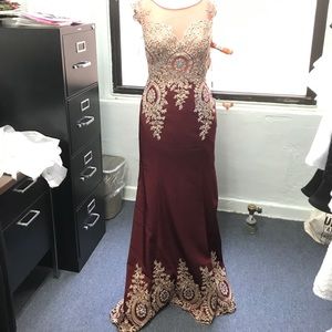 Beautiful red & gold gown with train 16112
