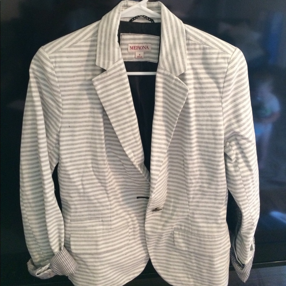 Gray and white stripes blazer w/ sleeve trimmings