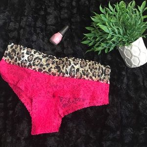 The Lacie hipster by VS. NWT NEVER WORN