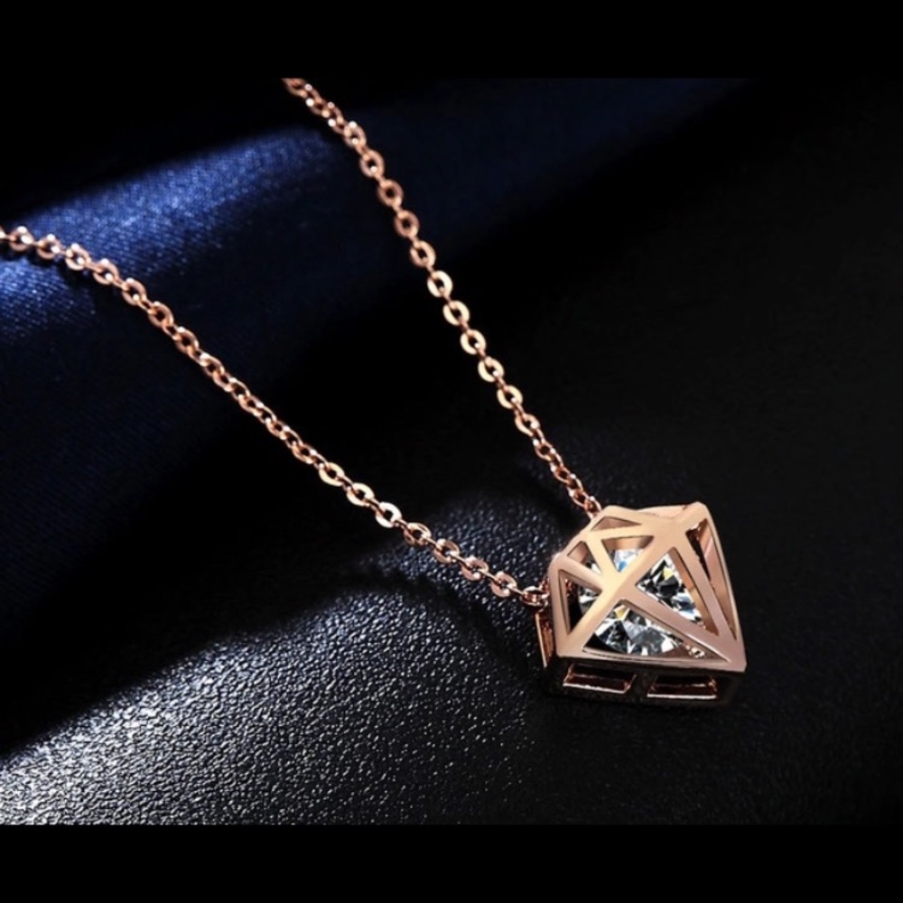 Hollow diamond shaped necklace